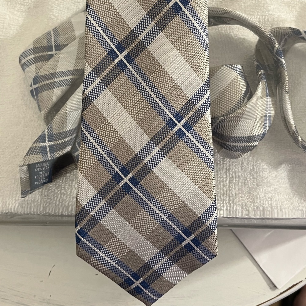 New condition mens plaid Saddlebred tie. Matte textured material. Blue & tan.